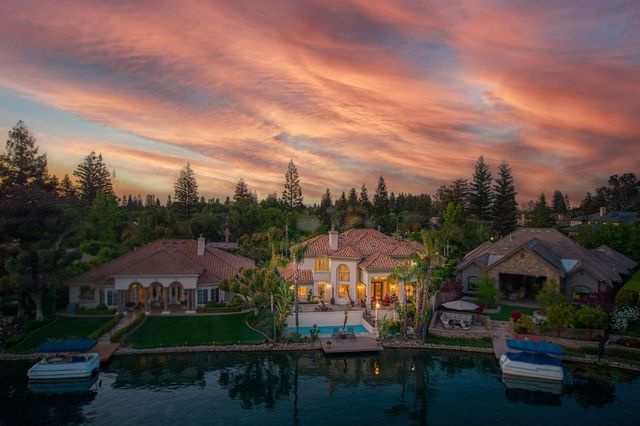 2589 W Lake Van Ness Circle, Fresno, CA 93711