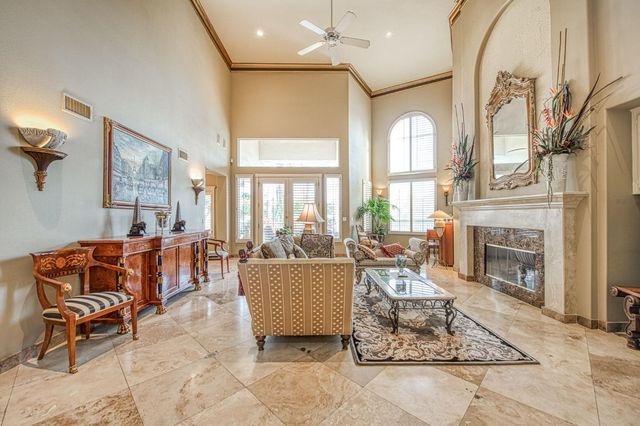 2589 W Lake Van Ness Circle, Fresno, CA 93711