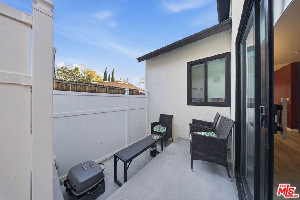 Image 10 of property listing at 20237 Hartland Street, Winnetka, CA 91306