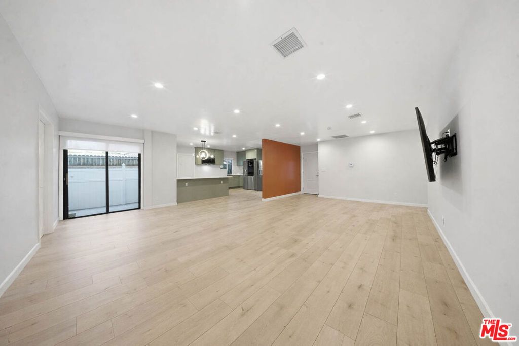 Image 3 of property listing at 20237 Hartland Street, Winnetka, CA 91306