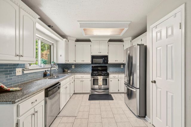 2135 Victoria Garden Drive, Richmond, TX 77406