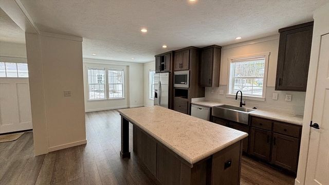 21 Pinrock Drive, Sturbridge, MA 01566