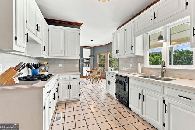 245 Pine Knott Road, Fayetteville, GA 30214