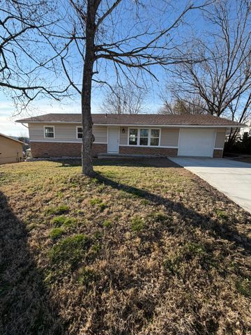 1207 Washington Avenue, West Plains, MO 65775