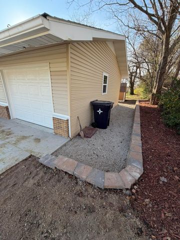 1207 Washington Avenue, West Plains, MO 65775