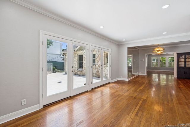 102 Nacogdoches, San Antonio, TX 78209
