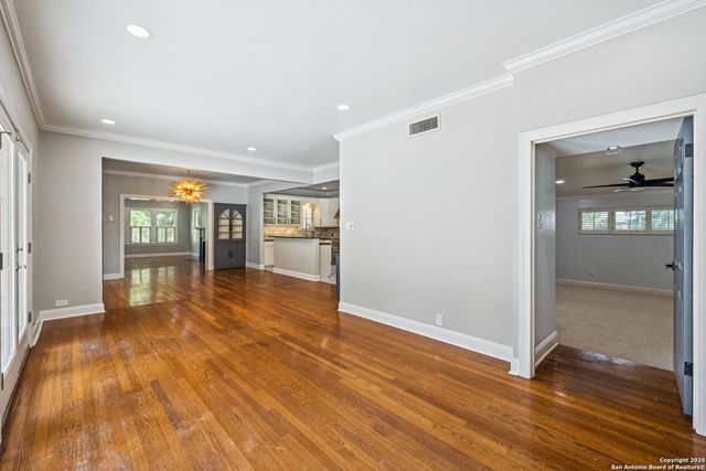 102 Nacogdoches, San Antonio, TX 78209