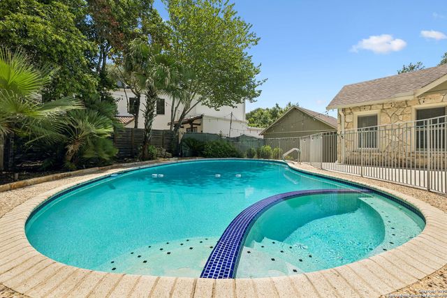 102 Nacogdoches, San Antonio, TX 78209