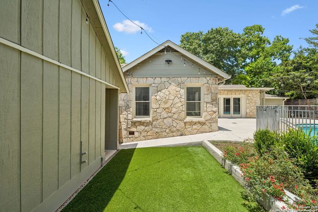 102 Nacogdoches, San Antonio, TX 78209
