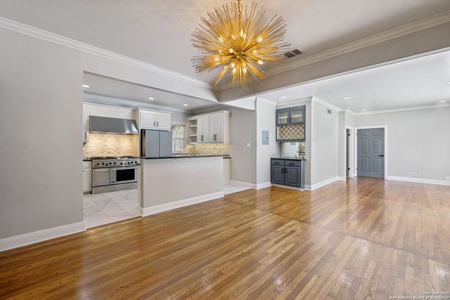 102 Nacogdoches, San Antonio, TX 78209