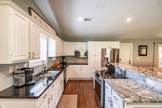 104 Burlington Avenue, Greenville, SC 29650