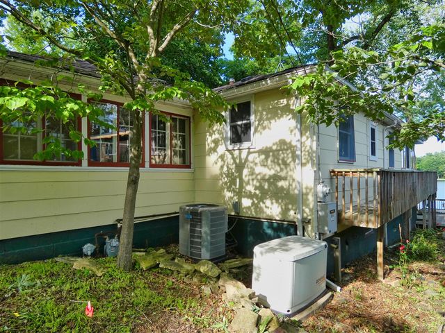 5511 Lakewood Street, Coloma, MI 49038