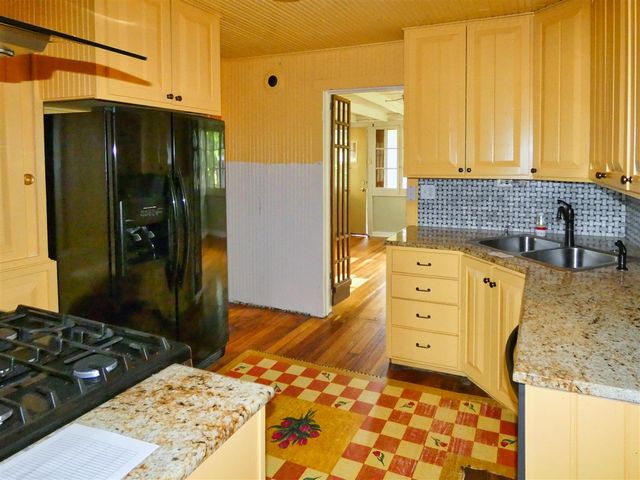 5511 Lakewood Street, Coloma, MI 49038