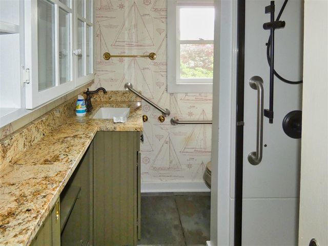 5511 Lakewood Street, Coloma, MI 49038