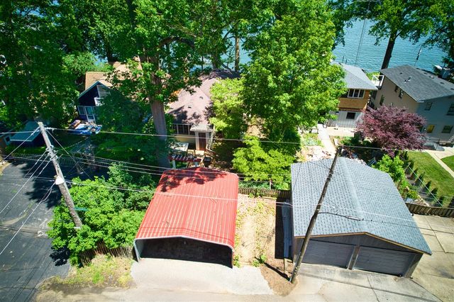 5511 Lakewood Street, Coloma, MI 49038