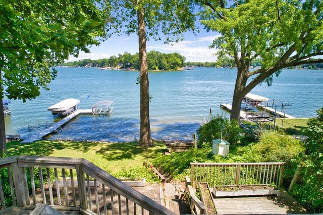 5511 Lakewood Street, Coloma, MI 49038