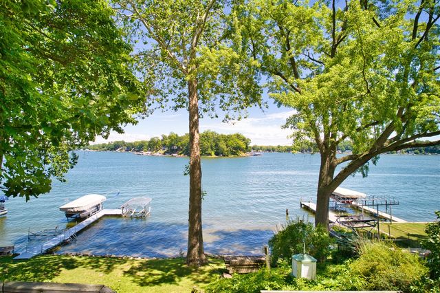 5511 Lakewood Street, Coloma, MI 49038