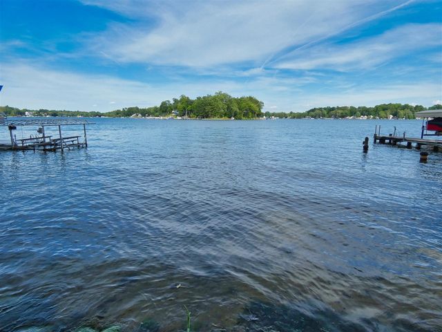 5511 Lakewood Street, Coloma, MI 49038