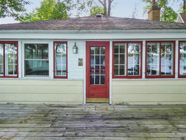 5511 Lakewood Street, Coloma, MI 49038