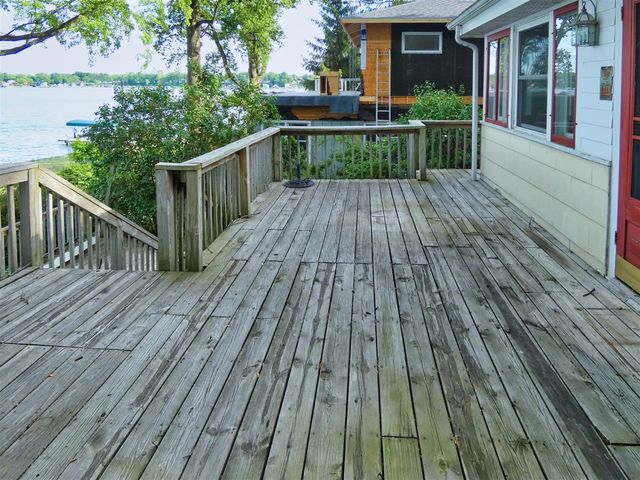 5511 Lakewood Street, Coloma, MI 49038