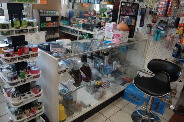 1900 E 4th Avenue, Hialeah, FL 33010