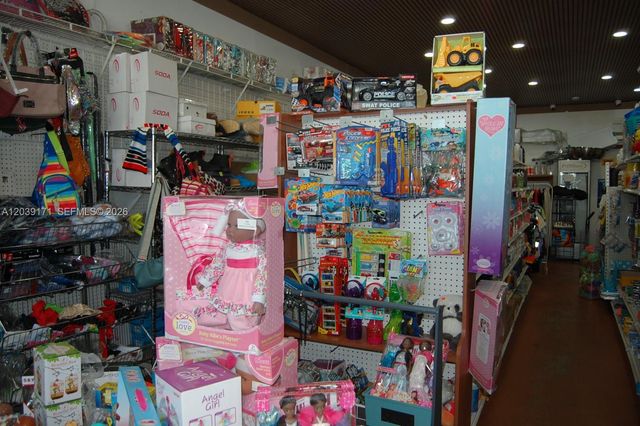 1900 E 4th Avenue, Hialeah, FL 33010