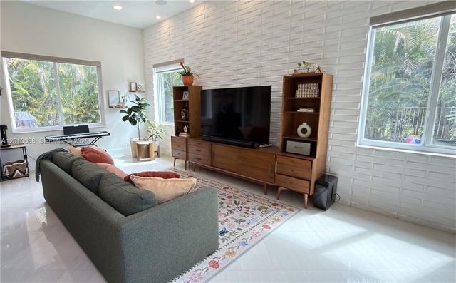 3829 Heron Ridge Ln, Weston, FL 33331