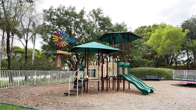 3829 Heron Ridge Ln, Weston, FL 33331