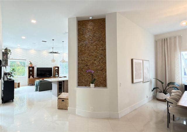 3829 Heron Ridge Ln, Weston, FL 33331