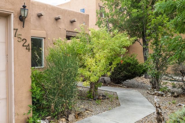 7524 Cricket Hill Drive NE, Albuquerque, NM 87113