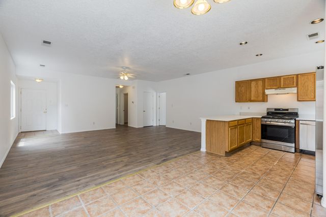 7524 Cricket Hill Drive NE, Albuquerque, NM 87113