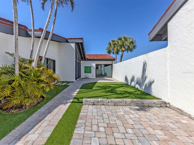 764 SARABAY ROAD 8, Osprey, FL 34229