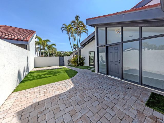 764 SARABAY ROAD 8, Osprey, FL 34229