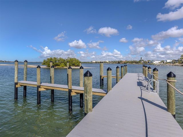 764 SARABAY ROAD 8, Osprey, FL 34229