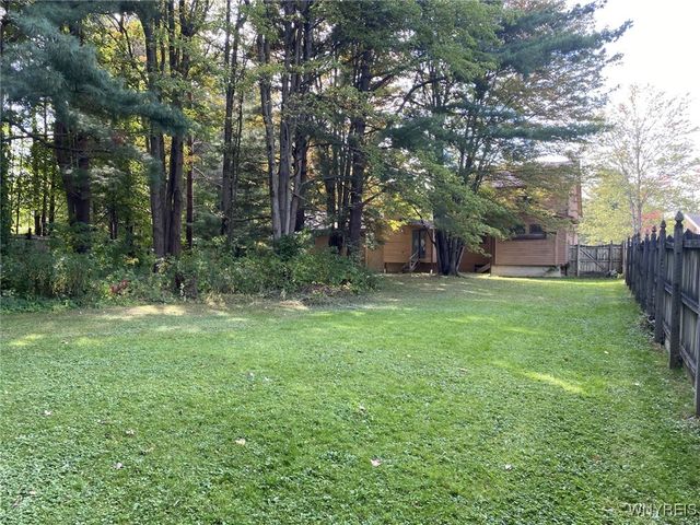 99 June Drive, Elma, NY 14059