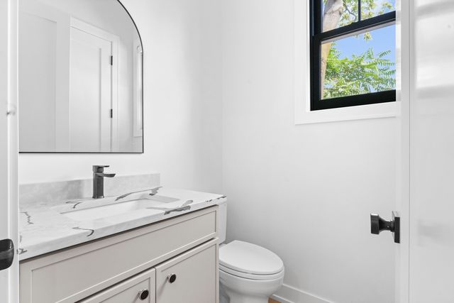 284 N Highland Avenue, Elmhurst, IL 60126