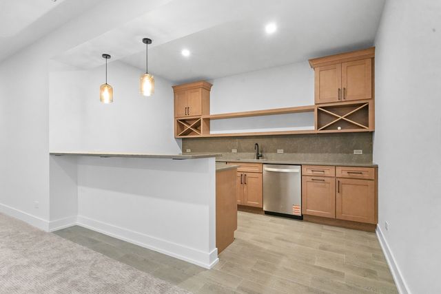 284 N Highland Avenue, Elmhurst, IL 60126