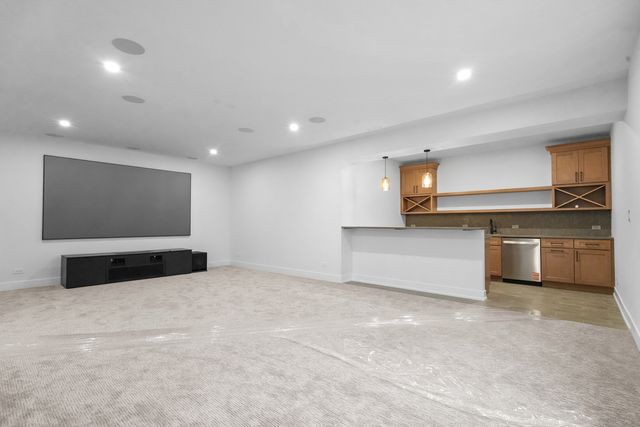 284 N Highland Avenue, Elmhurst, IL 60126