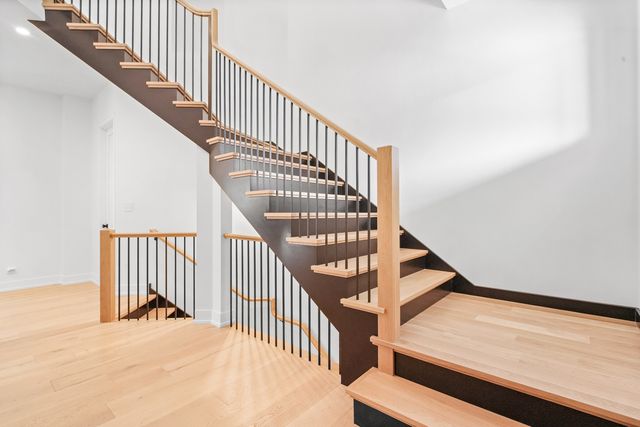 284 N Highland Avenue, Elmhurst, IL 60126