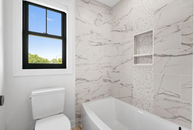 284 N Highland Avenue, Elmhurst, IL 60126