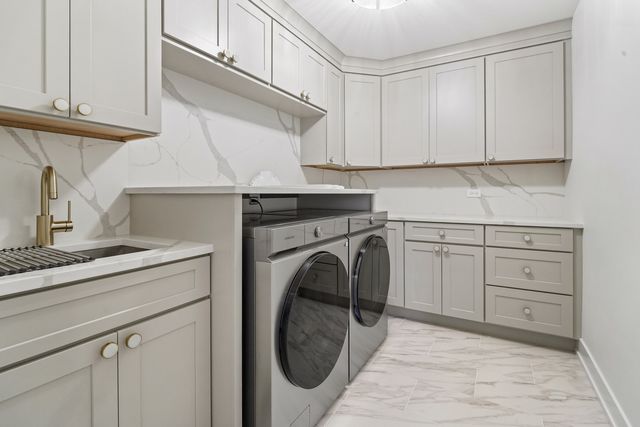 284 N Highland Avenue, Elmhurst, IL 60126