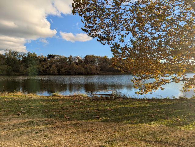 140 Lakeside Dr, Columbia, TN 38401