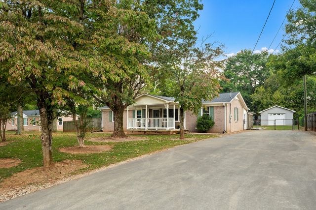 140 Lakeside Dr, Columbia, TN 38401