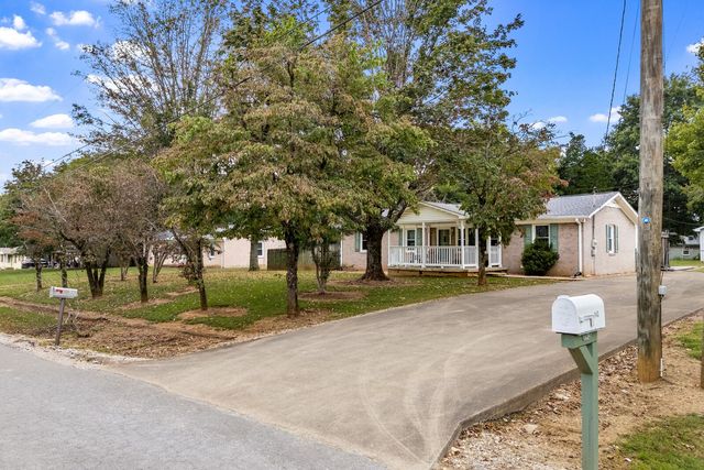 140 Lakeside Dr, Columbia, TN 38401