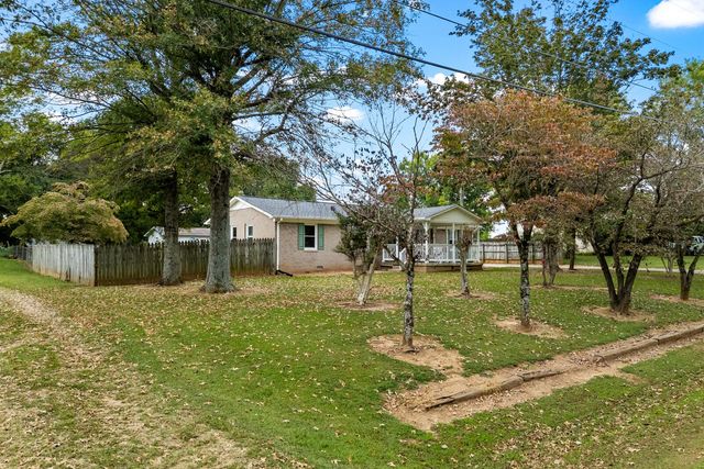 140 Lakeside Dr, Columbia, TN 38401