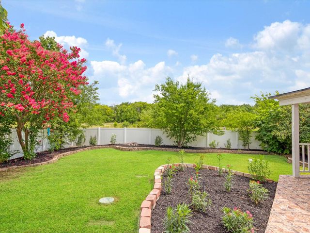 615 E Lynn Creek Drive, Arlington, TX 76002