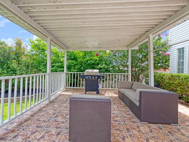 615 E Lynn Creek Drive, Arlington, TX 76002