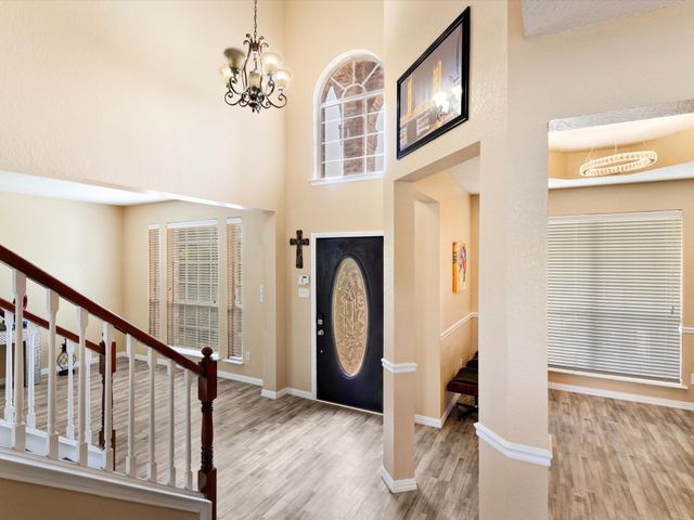 615 E Lynn Creek Drive, Arlington, TX 76002