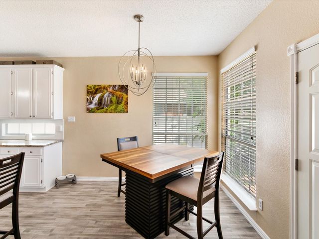 615 E Lynn Creek Drive, Arlington, TX 76002