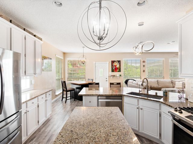 615 E Lynn Creek Drive, Arlington, TX 76002